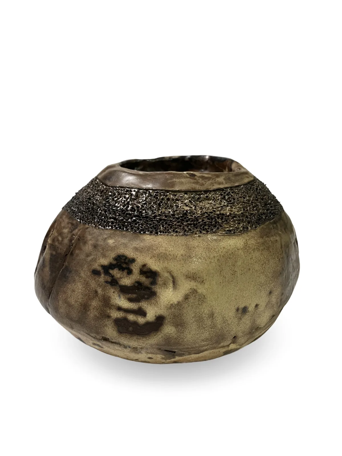 Low Vessel 05, hand-built ceramic by Yael Aloni-Netzer